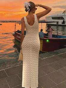 这款白色V领镂空针织毛衣连衣裙，轻薄透气，性感迷人，适合音乐节、蜜月、婚礼季、海滩度假等场合，也适合在海滩、沙滩、游泳等休闲夏季穿着。 - 白色 - 查看 2