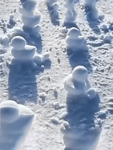 2025 New 4-Piece Deluxe Outdoor Snowball Maker Set, Includes Various Shaped Snowball Collectors For Throwing Snowballs, Outdoor Activities (Color And Style Random), Snowball Maker, Snowflake Shaper, Snow Gear, Snowball Making Tools