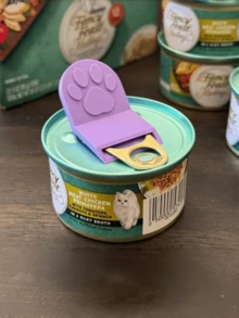 1 pieza Abrelatas para mascotas, mango ergonómico antideslizante, apto para latas de comida de gato/perro, herramienta de cocina de plástico duradero, diseño fácil de limpiar - Multicolor - Ver 2