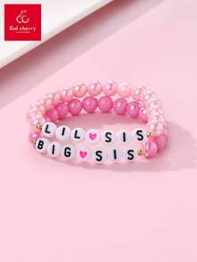 2入組彩色壓克力串珠彈性手鍊,帶有英文字母的big Sis Lil Sis設計,非常適合當做姊妹手鍊,趁著生日慶祝戴起來