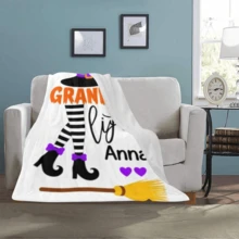 Features A Whimsical Witch Design With Striped Stockings, Pointed Shoes Adorned With Bows, A Broomstick, And Personalized Text, Perfect For Adding A Touch Of Halloween Charm To Your Space Coral Fleece Plush Throw Blankets For Bed Bedroom Warm Bedroom Quilt Sofa Blanket - 白色 - 查看 1