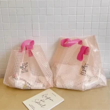 100个透明塑料服装手提袋，女士购物袋，可爱卡通图案包装袋，方形包装手提袋，加厚防水便携大容量手提袋；户外旅行日常必备手提袋。高端包装袋，可重复使用包装袋，适用于情人节、新年、婚礼、派对、购物、生日礼物袋、聚会礼物袋等场合。 - 彩色 - 查看 5
