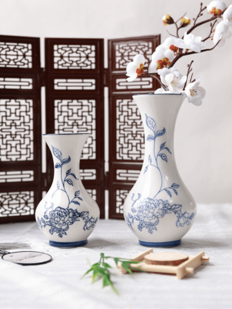 1pc This Handmade Blue And White Porcelain Vase Features The Beauty Of Traditional Chinese Blue And White Porcelain, A Classic Shape, And A Minimalist Design. It's Suitable For Home Decoration, Living Room Display, Room Decoration, Hydroponic Plants, And Makes A Perfect Holiday Gift Or Present For Friends.