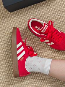 Adidas 阿迪达斯 Vl Court Classic 男女通用合成麂皮舒适轻便低帮运动鞋，红色 - 紅色 - 查看 3