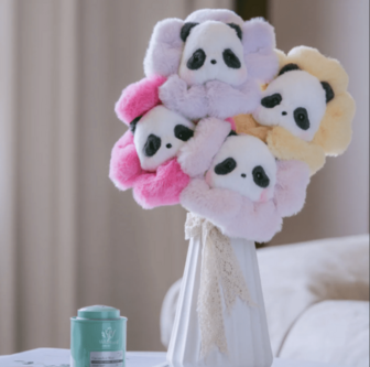 Miniso Caja ciega de peluche de rollo de panda, adecuado para decoración del hogar y decoración de bolsos