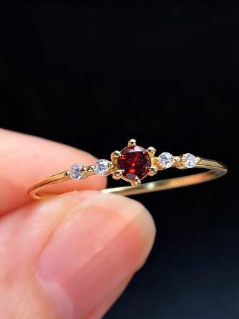 925纯银简约精致小巧立方氧化锆镶嵌女式戒指，适合女性日常佩戴，品质珠宝，馈赠亲友的精美礼物