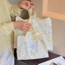 100个透明塑料服装手提袋，女士购物袋，小花叶图案包装袋，加厚防水便携大容量手提袋；户外旅行日常必需品手提袋。高端包装袋，可重复使用包装袋，适用于情人节、新年、婚礼、派对、购物袋、生日礼物袋、派对礼品袋。 - 彩色 - 查看 2