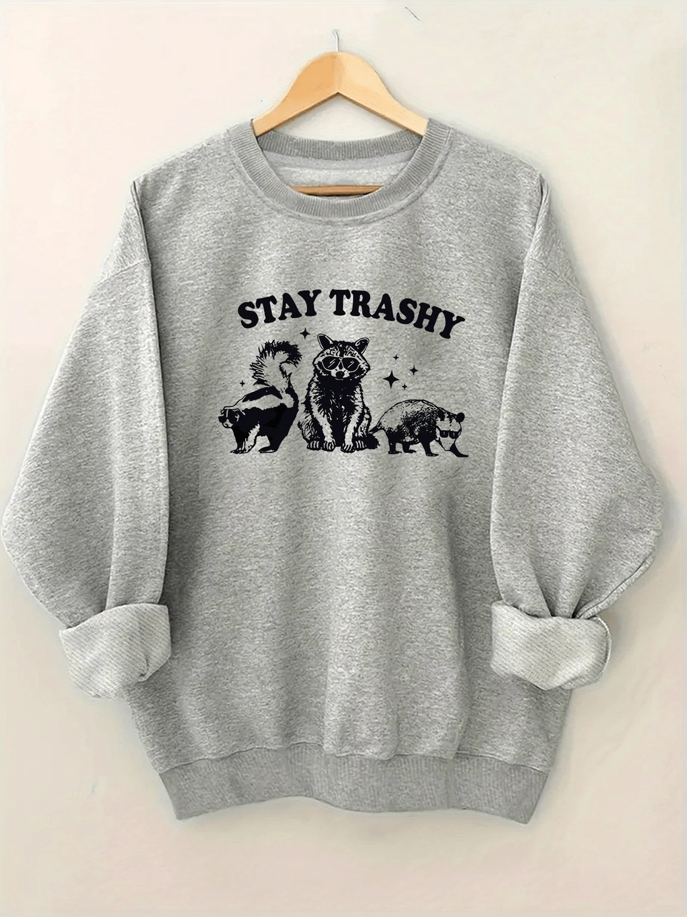 Women'S Red Stay Trashy Graphic Sweatshirt - Cozy Crew Neck With Playful Cat & Dog Design, Long Sleeves, Casual FallWinter Pullover, Casual Wear Playful Graphic Construction, Cat Sweatshirt (2) - Màu Xám nhạt - Xem 1