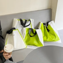 50个塑料服装手提袋，女士购物袋，英文字母图案包装袋，加厚防水便携大容量手提包；户外旅行日常必需品手提包。高端包装袋，可重复使用包装袋，适用于情人节、新年、婚礼、派对、购物、生日礼物、聚会礼物等场合。 - 彩色 - 查看 4