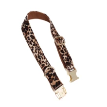 2件套柔软天鹅绒锌合金宠物项圈和牵引绳，适合小型、中型和大型犬，宠物项圈，狗项圈，锌合金设计，经久耐用，易于扣合和解开，高端狗项圈，婚礼，情人节（由于面料、批次和颜色不同，可能存在细微差异，随机发货） - 棕色 - 查看 4