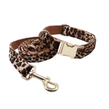 2件套柔软天鹅绒锌合金宠物项圈和牵引绳，适合小型、中型和大型犬，宠物项圈，狗项圈，锌合金设计，经久耐用，易于扣合和解开，高端狗项圈，婚礼，情人节（由于面料、批次和颜色不同，可能存在细微差异，随机发货） - 棕色 - 查看 10