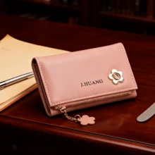 1PC Cartera compacta para mujer con adornos florales multicolores, minimalista y refinada, con amplios compartimentos para tarjetas. Ideal para las compras diarias y los desplazamientos al trabajo. Fabricada en piel sintética con herrajes florales y cierre de cremallera, ofrece una solución elegante y práctica. - Rosa - Ver 4