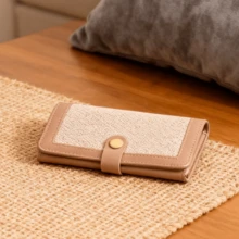 1PC Cartera larga para mujer con botones a presión multicolores, elegante y sofisticada, con gran capacidad y múltiples ranuras para tarjetas. Ideal para desplazamientos de trabajo o salidas de compras. Fabricada en piel sintética con paneles texturizados y cierre con botones a presión, ofrece un estilo elegante y práctico. - Caqui - Ver 4