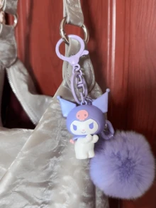 Sanrio Kuromi Keychain with Purple Pom Pom – Adorable 3D Cartoon PVC Keyring for Bags, Backpacks, Car Keys or Purses, Cute Fuzzy Pom Pom Accessory, Stylish Purple Series Design for Teens, Youth, Pop Culture Fans & Sanrio Collectors. Special Occasion Gift, Stylish Kawaii Cartoon Must-Have - 紫色庫洛米[小絨球系列] - 查看 8