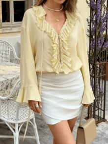 Women's Cream Ruffled Tie Front Blouse, Long Sleeve Bell Sleeve With V Neck, Lace Trimmed Ruched Crop Top For Fall Layering & Elegant Streetwear - 黃色 - 查看 3