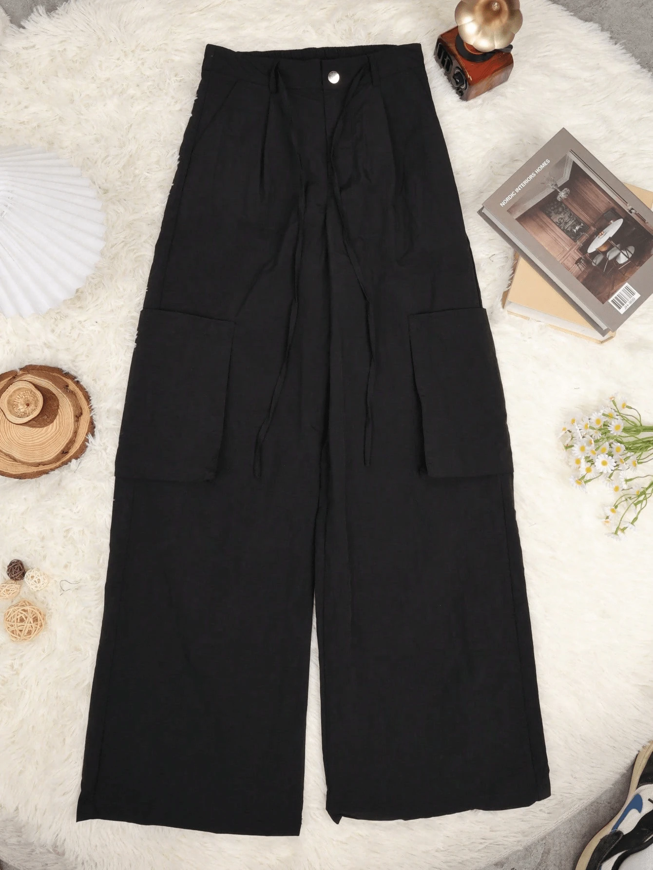 Pantalones cargo con bolsillo lateral con solapa - Negro - Ver 1