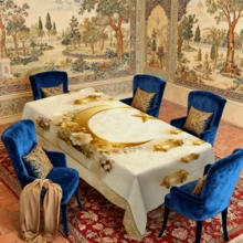 这款桌布采用涤纶面料，饰以灯笼、星星、月亮和花卉图案，散发着温暖而充满活力的氛围。它适合营造独特或传统的氛围。这款桌布不易起皱，是理想的厨房桌布，非常适合生日派对、节日庆典、室内外使用以及家居装饰。 - 彩色 - 查看 13