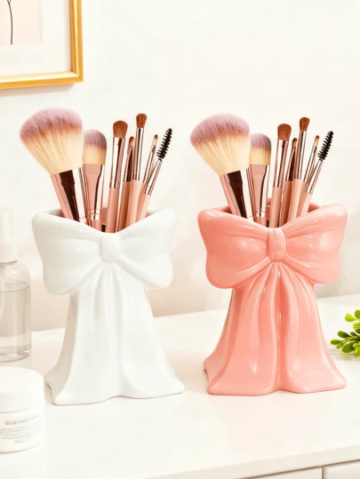 1 件可爱蝴蝶结形笔筒 - 化妆刷和办公用品桌面收纳盒，优雅的化妆刷收纳，非常适合女孩、学生的创意装饰设计（购买前请检查尺寸）