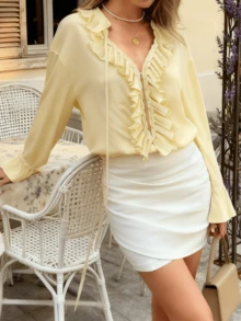 Women's Cream Ruffled Tie Front Blouse, Long Sleeve Bell Sleeve With V Neck, Lace Trimmed Ruched Crop Top For Fall Layering & Elegant Streetwear - 黃色 - 查看 2
