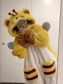 1pc Hooded Bee Animal Pajama Set, Coral Fleece Thickened Sleepwear, Hooded Sweatshirt Robe - Oversized Plush Hoodie With Sleeves And Extra Large Pockets, Unisex Warm Blanket Suitable For Sofa Or Bed, Comfortable Flannel Fabric, Essential For Halloween, Robe, Warm And Windproof, Winter Decor