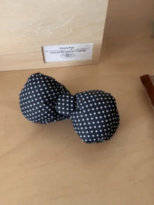 1 chiếc kẹp tóc hình nơ đỏ bằng mút xốp, kẹp tóc búi cao kiểu Hàn Quốc chấm bi bồng bềnh, phụ kiện tóc dạng càng cua. - Nhiều màu - Xem 6