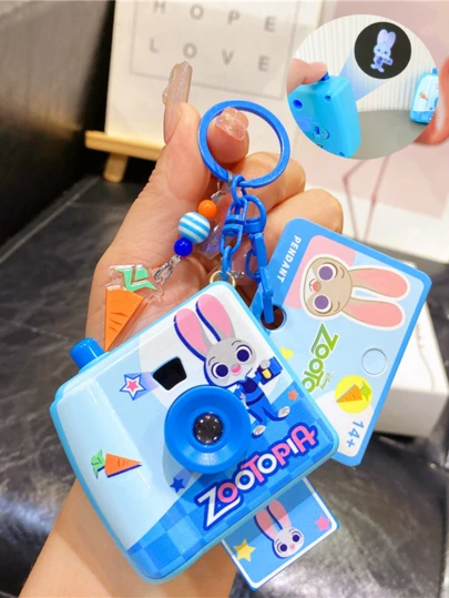 Judy闪亮相机钥匙扣 - 可爱投影仪钥匙圈，胡萝卜造型，可作包包/钥匙装饰配件，趣味新奇，适合女孩和粉丝，日常使用/送礼皆宜，带灯光功能的动漫挂件