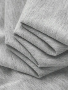 男童“67”数字字母图案保暖套头卫衣，秋冬季保暖舒适。