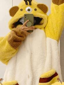 1pc Hooded Bee Animal Pajama Set, Coral Fleece Thickened Sleepwear, Hooded Sweatshirt Robe - Oversized Plush Hoodie With Sleeves And Extra Large Pockets, Unisex Warm Blanket Suitable For Sofa Or Bed, Comfortable Flannel Fabric, Essential For Halloween, Robe, Warm And Windproof, Winter Decor