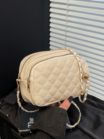 1件，百搭时尚，高价值小众设计，手提提单单肩斜挎包，纯色PU面料五金链条，菱格纹绗缝，多色可选方形包，适合女士日常通勤和购物。