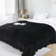 Manta de franela lisa + Cálida y cómoda + Disponible en 3 tamaños / Ideal para dormitorios y salones / Perfecta para relajarse + Material de poliéster + Suave y agradable al tacto + Versátil para múltiples entornos + Fácil de guardar + Práctico artículo para el hogar - Negro - Ver 1