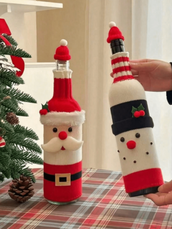 O decorațiune de Crăciun cu desene animate, capac de vin tricotat cu un bătrân și un om de zăpadă, folosită pentru decorarea festivă a restaurantului și, de asemenea, ca recuzită foto pentru pălării de Crăciun. Este potrivită pentru utilizare în timpul festivalului de Crăciun.