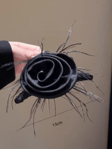 Pinza de pelo con flor de satén y plumas de estilo hada, nuevo accesorio de pelo elegante, pasador de pelo de moda - Multicolor - Ver 3