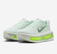 Nike Vomero Premium 男款厚底防滑跑步鞋 HQ2050 - HQ2050-300 - 查看 3