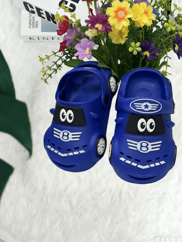 2024 New Kids Cartoon Car Design Soft Bottom Indoor/Outdoor Slip-On Sandals, Summer, Boys