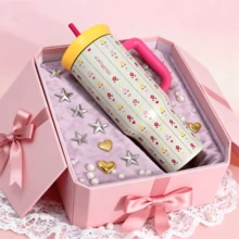 [Main Image Style]Say Goodbye To Frequent Refills! Unique Bottle Design With Pattern. 40oz. Large Capacity Straw Cup. Suitable For Car Use, Office, Fitness, And Outdoor Activities. Long-Lasting Cold Preservation. Leak-Proof And Non-Splash. Elegant Appearance.The Top Choices For Holiday Gifts: Souvenirs Or (For Oneself/Family And Friends), Handcrafted Presents, Graduation Gifts, Valentine's Day Gifts, Halloween Gifts, Christmas Gifts, Thanksgiving Gifts, Birthday Gifts And New Year Gifts. - Multicolor - View 4