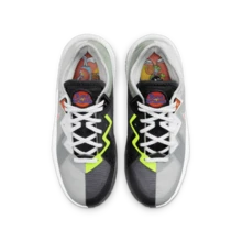 نايك ليبرون XVIII LOW (GS) أحذية رياضية كاجوال للنساء DJ3760-005 - أسود/رمادي - مشاهدة 5