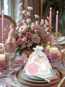 16件/4套优雅花朵珍珠钥匙扣套装，包含4个花朵钥匙扣、4个玫瑰镜子、4张感谢卡和4个白色纱布袋。合金钥匙扣吊坠饰有可爱的花朵和字母珍珠，是情人节礼物、新娘礼物、生日礼物、结婚礼物、求婚派对礼物或新娘纪念品的完美之选。