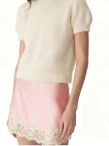 Ladies' Summer Skirt, With Delicate Lace Trim At The Hem, Adding A Feminine Touch. The Elegant Mini Skirt Design Creates A Graceful Figure That Is Suitable For Various Occasions. Smooth And Delicate Touch, Premium Texture. Suitable For Daily Leisure, Parties, Streets, Beaches, And Gatherings In Summer, Easy To Handle In Multiple Occasions. - 粉色 - 查看 3