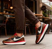 NIKE 女子 PHOENIX WAFFLE 轻便休闲运动鞋 FQ8721-200 - 黑棕色 - 查看 1