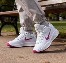 Nike 男式 G.T. HUSTLE ACADEMY 篮球鞋，货号：FJ7808-004 - 白色 - 查看 1