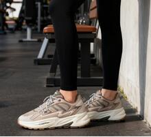 Adidas 阿迪达斯新款厚底复古男女运动鞋，轻便舒适休闲运动鞋，Ozwave SURGE 软底厚底运动鞋，情侣款 JR3186 - 褐色 - 查看 2