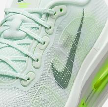 Nike Vomero Premium 男款厚底防滑跑步鞋 HQ2050 - HQ2050-300 - 查看 6