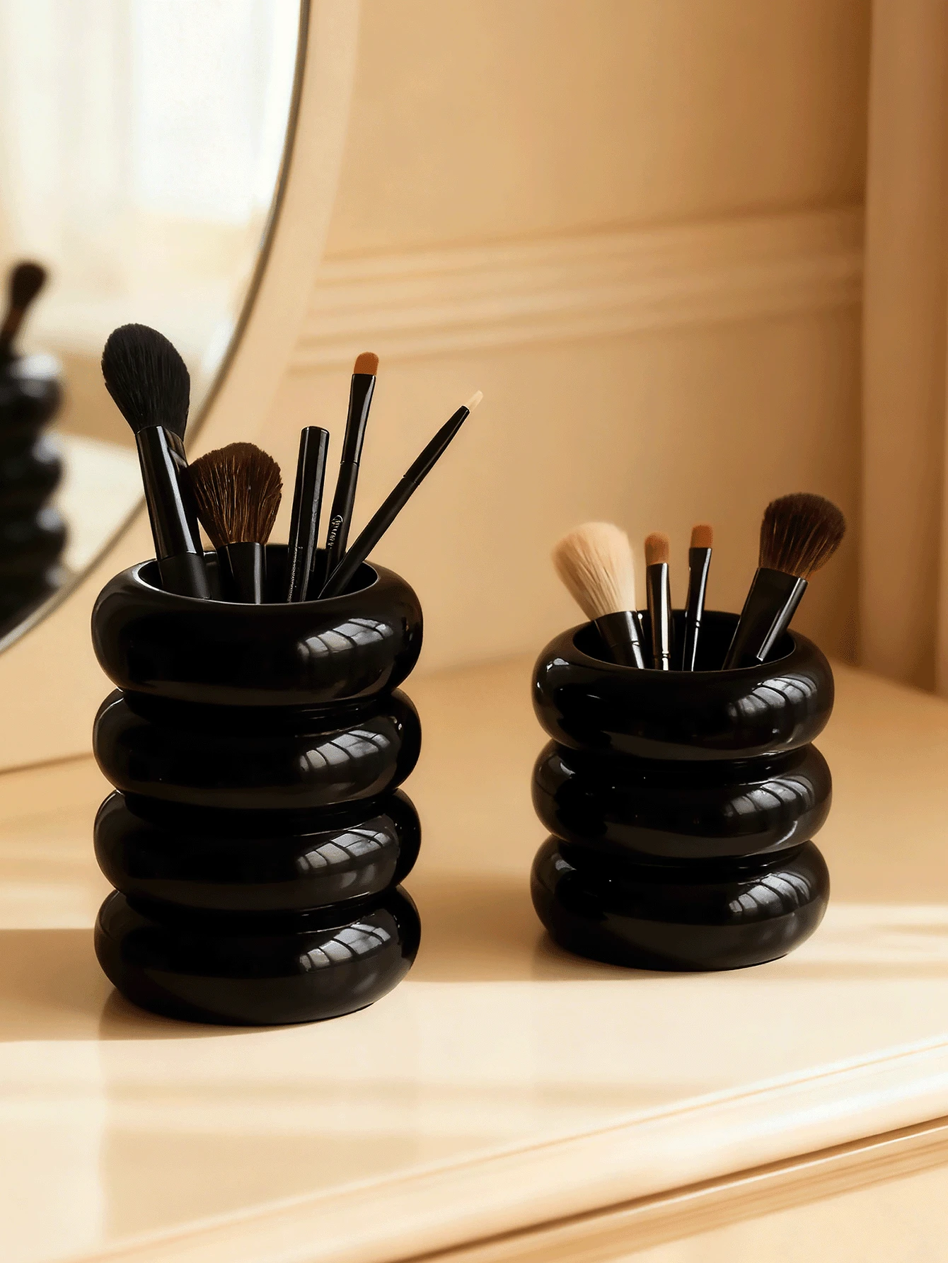 1个高端北欧风甜甜圈造型化妆刷收纳架，多功能笔筒装饰，大容量，适用于家庭和办公室收纳，可放置化妆刷、梳子、粉扑等，亦可作为房间装饰。 - 彩色 - 查看 1