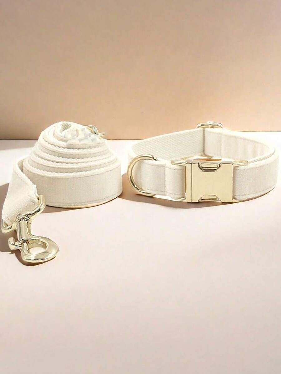 Nouveau style INS, collier et laisse en velours avec boucle en alliage de zinc, taille réglable convenant aux petits, moyens et grands chiens, velours doux, boucle en alliage de zinc durable, dorée, plus robuste que le plastique, facile à attacher et à détacher (la couleur peut varier légèrement en raison de la différence de lot de tissu), collier uniquement