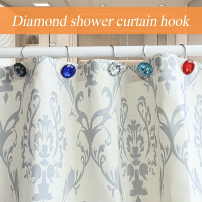 12个多色钻石水晶挂钩，圣诞装饰挂件；个性化节日礼物，可用于圣诞树、花环、门饰和圣诞袜填充物等家居装饰；多用途重型挂钩，防锈涂层，时尚的红、绿、黑配色；非常适合临时礼物、派对装饰和日常收纳；用途广泛的挂钩，适用于节日、手工项目和季节性收纳。