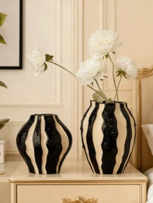 波西米亚风黑白条纹树脂花瓶，适合插鲜花——现代简约花瓶，也可插香蒲草。是客厅、茶几或书架的理想装饰品，也是一份精美的礼物。客厅装饰 | 波西米亚风花瓶 | 罗纹纹理花瓶，花瓶装饰。 - 黑白紋 - 查看 2