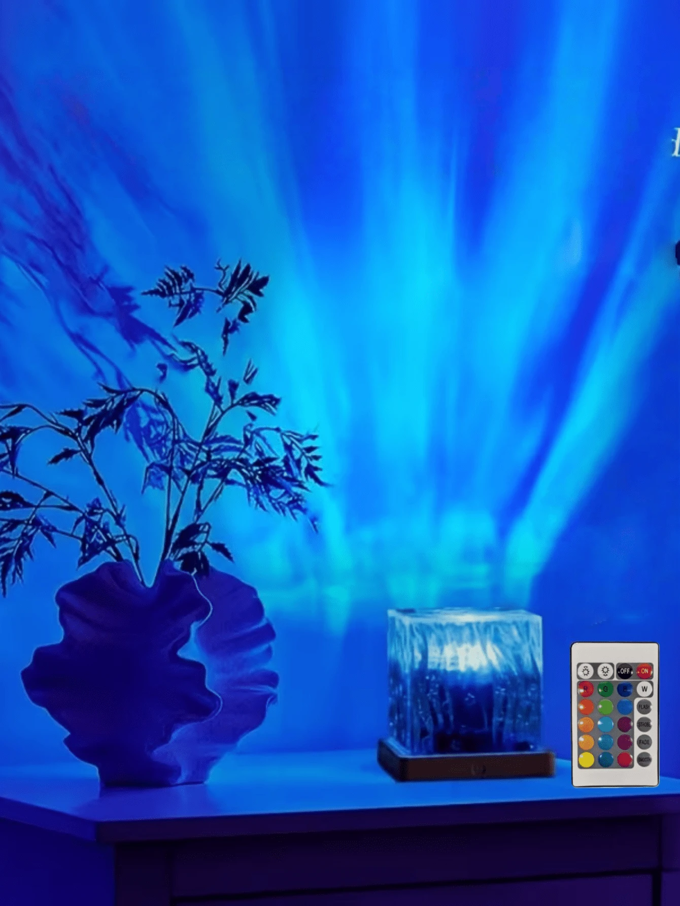 1 pezzo Lampada proiettore LED 16 colori Luci del Nord, alimentata tramite USB con telecomando - Luce notturna Aurora dimmerabile, adatta per decorazione camera da letto, casa theater e decorazione per feste | Regalo perfetto per Natale o compleanno, crea un'atmosfera da sogno, luce notturna per camera da letto, alloggiamento in plastica