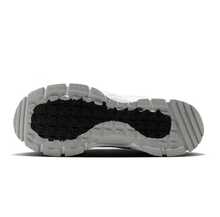 NIKE Zoom Vomero Roam 男款復古厚底運動鞋 都市機能風 舒適日常穿著 HJ4646-100 - 米白拼接 - 查看 4