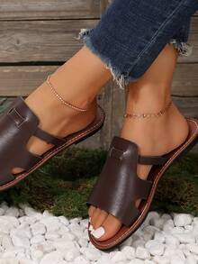 New Plus Size Women Open Toe Hollow Out Casual Flat Slippers Sandals, Comfortable Minimalist Design, Versatile, Suitable For Beach, Vacation, Summer - Brown - View 2