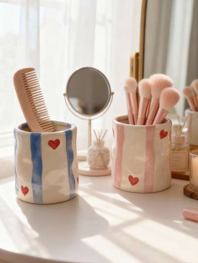 Cabin Kangaroo 1pc Hand-Painted Heart & Stripe Pleated Ceramic Pen Holder, Makeup Brush Storage Cup, Desktop Stationery Organizer, Nordic & Ins Style Decor